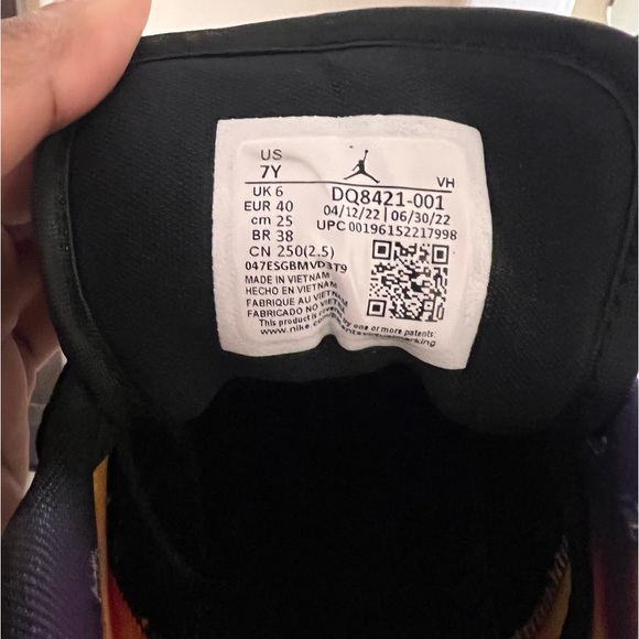 Nike Air Jordan 1 Low SE - Picture 4 of 4